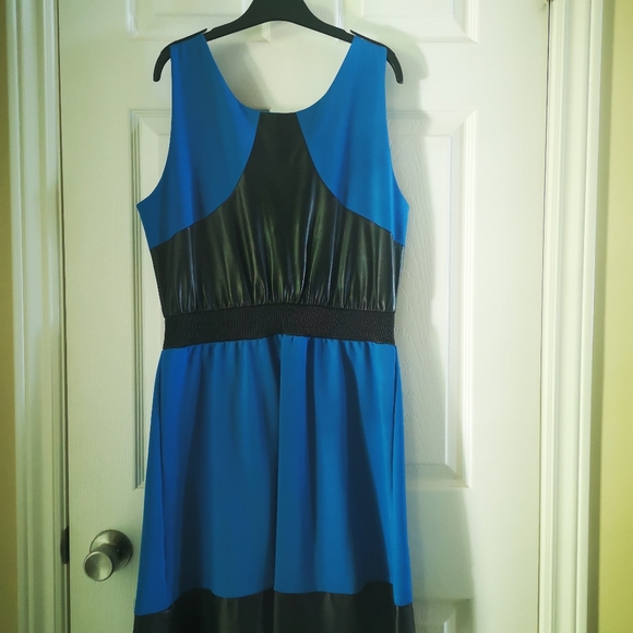 Daniel Leather accent Blue Fitted Dress - Picture 4 of 4